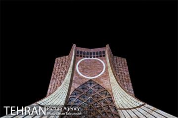 سیمرغ صلح بر برج آزادی 4