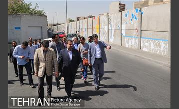 بازدید اعضا شورای شهر از دیوارنگاری جدار مترو خزانه 8