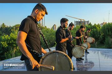کاروان سنج و دمام زنی با حضور خادمین حرم مطهر رضوی