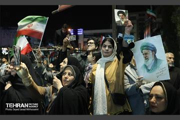 تجمع شب سی‌وچهارم در میدان انقلاب 20