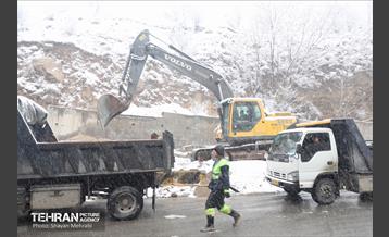 آمادگی نیروهای خدمات شهری در پی بارش‌ برف تهران 17