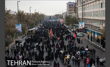 راه پیمایی مردم تهران در روز اربعین  4