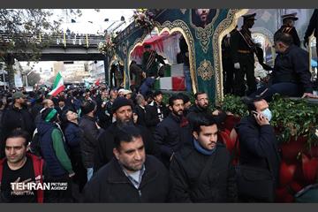 تشییع پیکر ۱۰۰ شهید مردمی و مدافع امنیت در تهران 21
