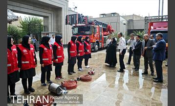 بازدید اعضای شورای اسلامی شهر از نمایشگاه آتش نشانی 36