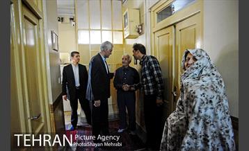 حضور شهردار تهران در منزل شهید محمدرضا امیری پری 1