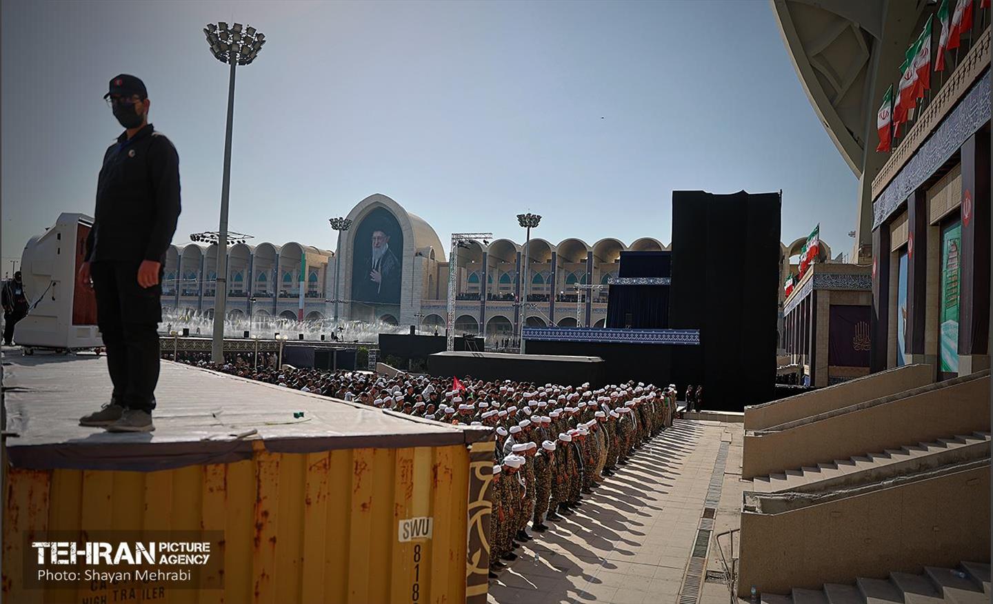 اقامه نماز بر پیکر آقای شهید ایران - 3
