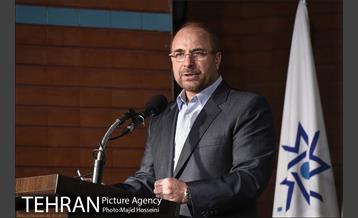 دیدار شهردار تهران با هنرمندان و رونمایی از قرآن خطی 25