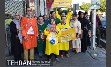 آموزش فرهنگ ترافیک توسط بچه های سندرم دان 8