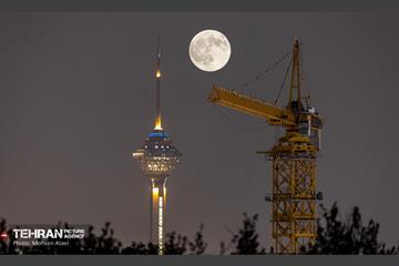 ماه خونین بر فراز تهران - 2 16