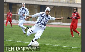 دیدار دو تیم فوتبال البرز و شهرداری بم 23
