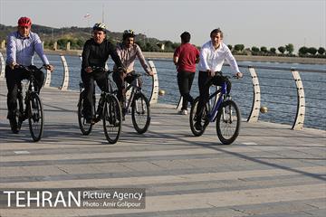 بازدید پیروز حناچی شهردار تهران از بوستان جنگلی چیتگر تا دریاچه شهدای خلیج فارس 20