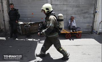 آتش‌سوزی انبار چسب در بازار تهران 28