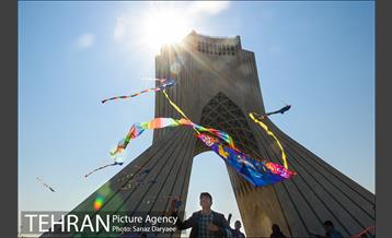 همایش زنگ تحرک و جشنواره بادبادک ها در میدان آزادی 1