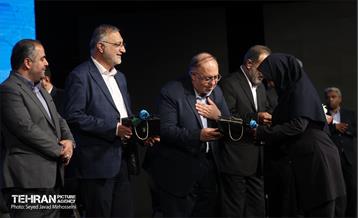 آیین گرامیداشت مقام شامخ معلم و تجلیل از معلمان نمونه منطقه ۱۷  17