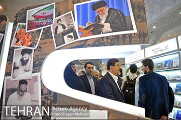 بازدید حسینی مکارم سرپرست شهرداری تهران ار نمایشگاه کتاب 18