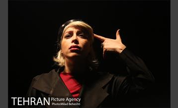 نمایش هنگامه ای که هملت به دست جادوگران مکبث کشته شد‎ 19