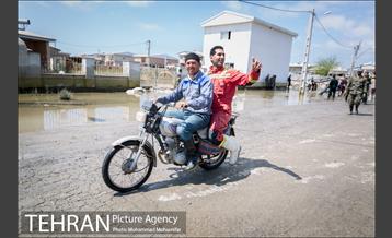 عملیات تخلیه آب از منازل مسکونی گمیشان 3