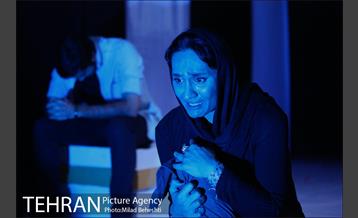 نمایش او فقط خسته بود‎ 8