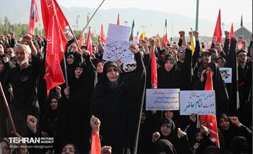 اقامه نماز بر پیکر آقای شهید ایران - 1 70