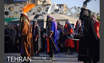 اجرای تعزیه در میدان امام حسین(ع)