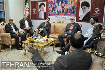 بازدید حسینی مکارم سرپرست شهرداری تهران ار نمایشگاه کتاب 7