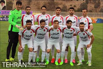 دیدار تیم های فوتبال نفت تهران و پرسپولیس