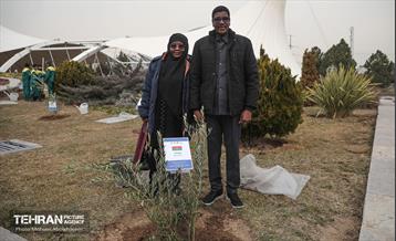 آئین روز درختکاری با حضور سفیران و نمایندگان کشورهای خارجی 12