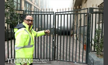 بازدید شهردار تهران از محل آتش‌سوزی ساختمان برق حرارتی وزارت نیرو  23