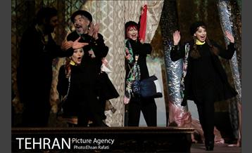 نمایش باغ آلبالو 14