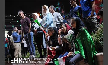 شادی خیابانی مردم بعد از پیروزی تیم ملی ایران 44