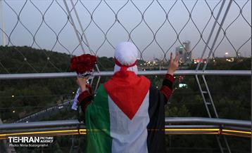 اهتزاز بزرگترین پرچم فلسطین جهان در تهران 7