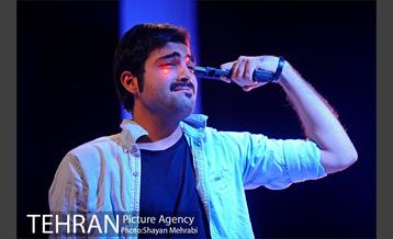 نمایش "او فقط خسته بود" 23