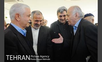 کتابگردی پیروز حناچی سرپرست شهرداری تهران در روز کتاب 40