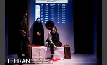 نمایش او فقط خسته بود‎ 12