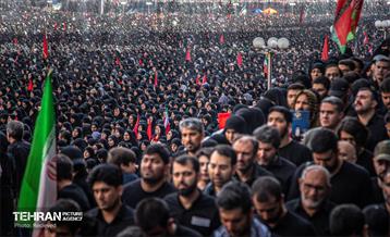مراسم اقامه نماز بر پیکر آقای شهید ایران 18