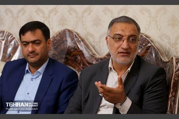 دیدار شهردار تهران با خانواده شهید دارابی 8