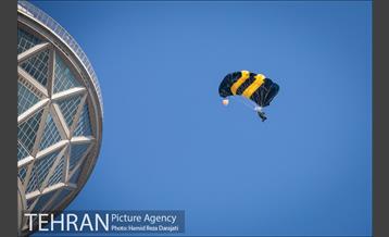 برج میلاد، میزبان هفتمین پرش بیس جامپ 14