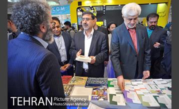 بازدید حسینی مکارم سرپرست شهرداری تهران ار نمایشگاه کتاب 22