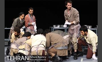 نمایش خانه ابری‎ 18