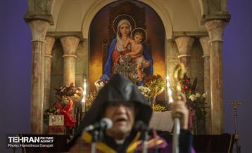 آیین عشای‌ ربانی در کلیسای سرکیس مقدسی  34