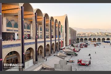 آماده سازی مصلی امام خمینی(ره) در آستانه مراسم وداع با رهبر شهید