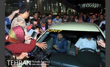 استقبال از عوامل فیلم فروشنده در فرودگاه امام خمینی تهران‎ 6