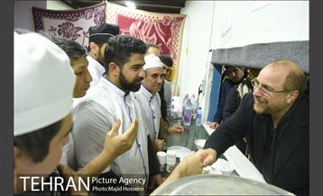 حضور شهردار تهران در نماز جماعت و زیارت عاشورا و صرف صبحانه در جمع خدام‌الحسین  5