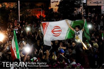 شادی مردم تهران پس از صعود تیم ملی فوتبال به جام جهانی 13
