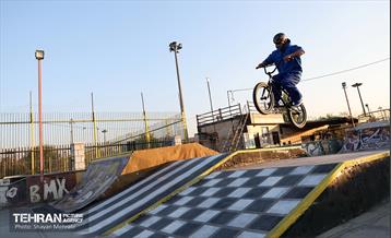 بازدید کمیسیون برنامه و بودجه شورای شهر از پروژه‌های منطقه 11 33