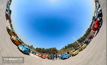 اجتماع بزرگ خودروهای کلاسیک در تور تهران دیـزین  34