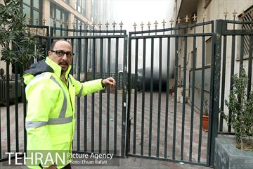 بازدید شهردار تهران از محل آتش‌سوزی ساختمان برق حرارتی وزارت نیرو  23