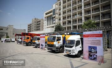 آیین افتتاح و بهره برداری از پروژه های سازمان اتشنشانی و رونمایی از تجهیزات و ماشین آلات سازمان مدیریت پسماند 7