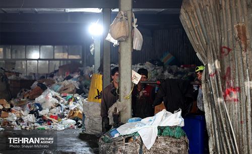 تخلیه و پلمب مرکز غیرمجاز پسماند در منطقه 17 30