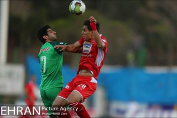 دیدار تیم های ذوب آهن و پرسپولیس 18